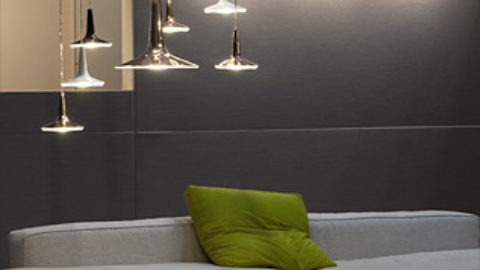 Lampade Oluce per il nuovo showroom Elite a Milano