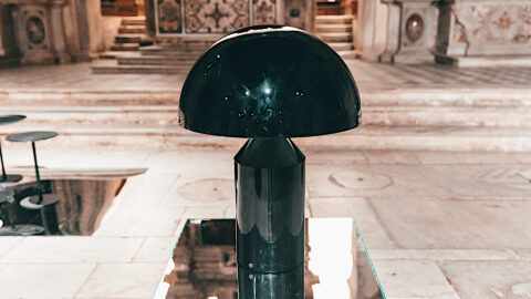 Oluce illuminates the Pietrasanta Design Weekend 2023 with the iconic Atollo by Vico Magistretti